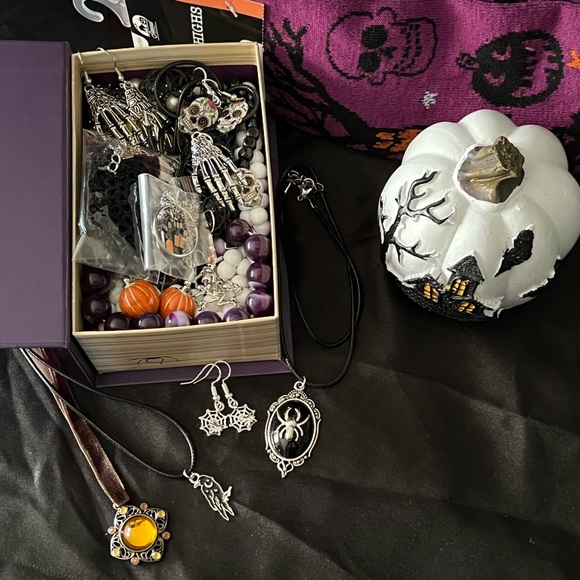 Purple Halloween Book box jewelry jar! - Picture 2 of 5